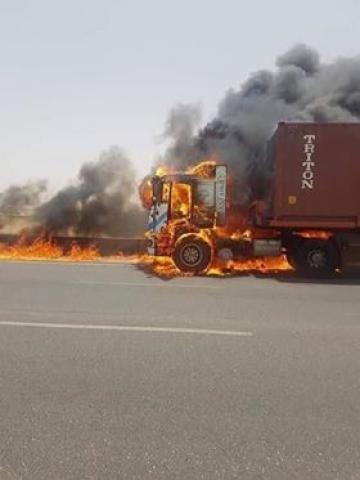  انفجار عربية نقل تقيل بسبب حرارة الجو